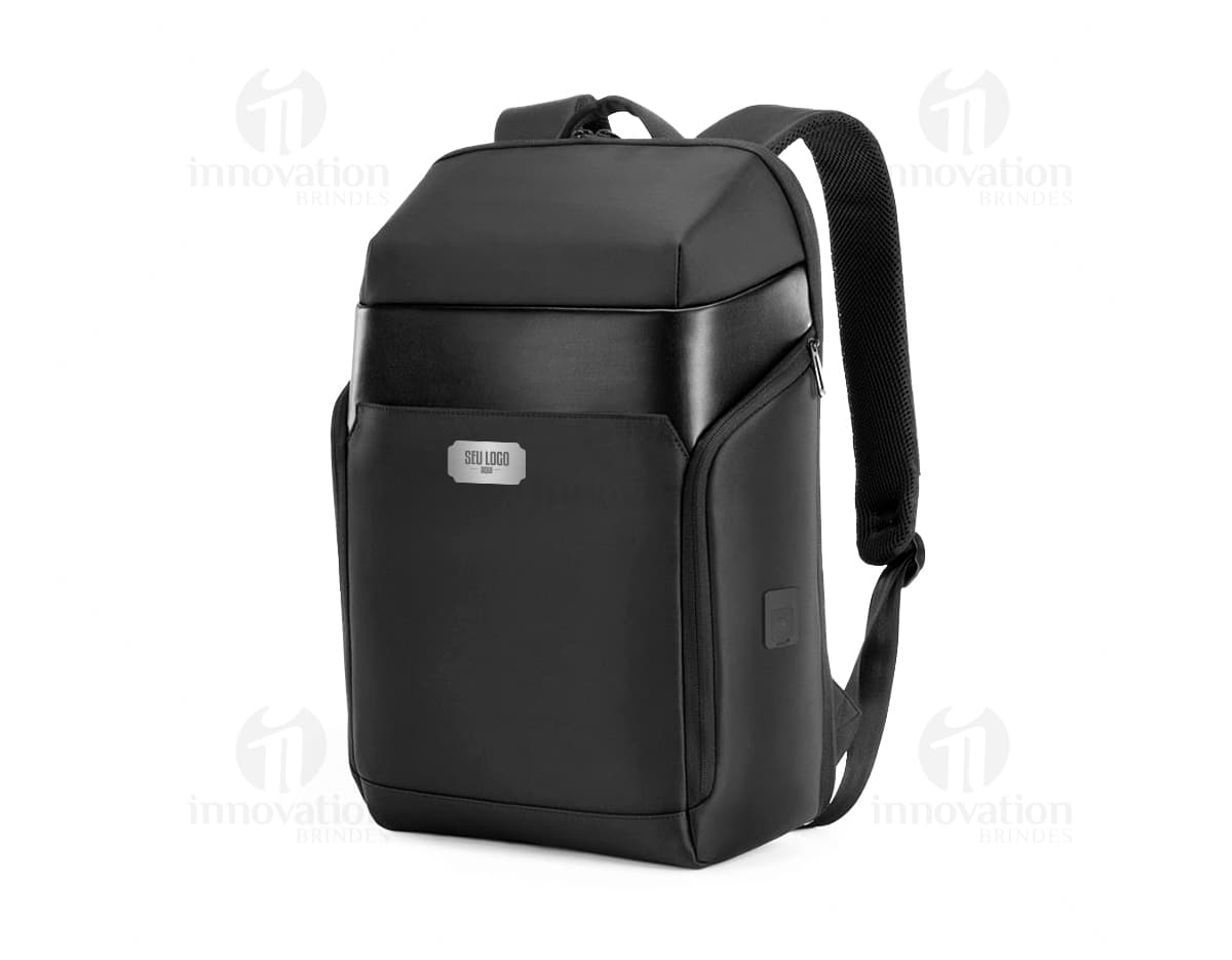 Mochila de Nylon com Amplo Compartimento em um fundo branco. Mochila de Nylon com Amplo Compartimento em um fundo branco.