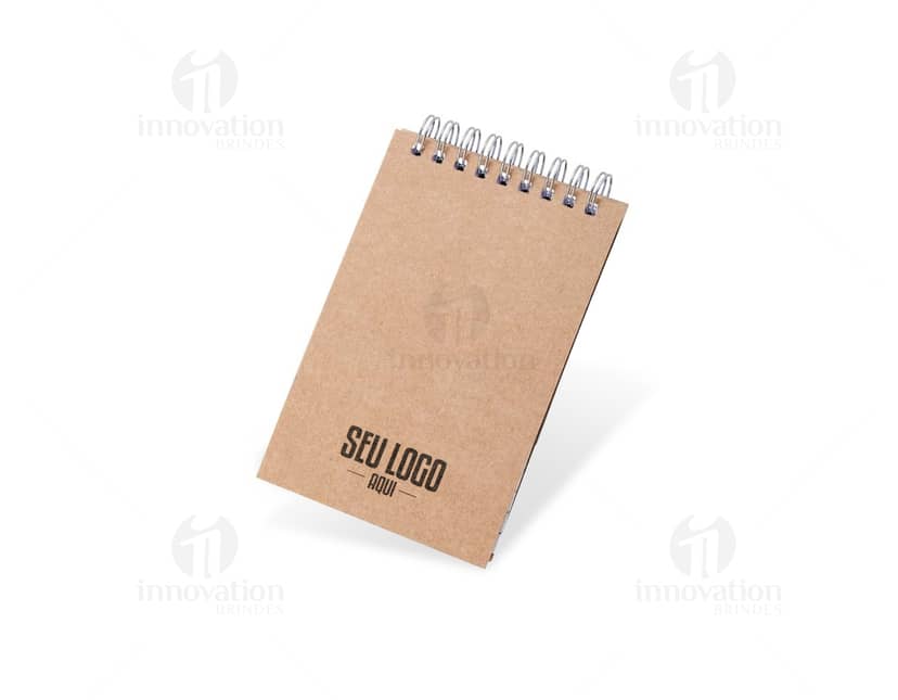 Kit com 6 porta copos em formato redondo e estampados com diversas imagens coloridas e divertidas.