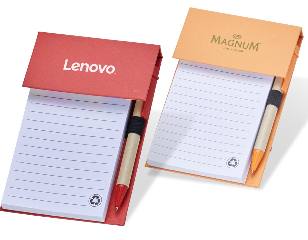 Caderno com capa dura preta e linha de costura branca na lateral. Caderno com capa dura preta e linha de costura branca na lateral.