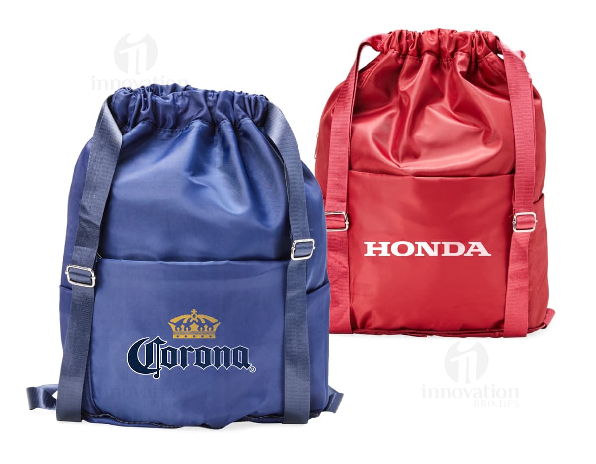 Kit com 6 porta copos em formato redondo, de cores diferentes (vermelho, azul, verde, amarelo, laranja e roxo). Os porta copos possuem desenhos de frutas em sua superfície e são feitos de material resistente. Kit com 6 porta copos em formato redondo, de cores diferentes (vermelho, azul, verde, amarelo, laranja e roxo). Os porta copos possuem desenhos de frutas em sua superfície e são feitos de material resistente.
