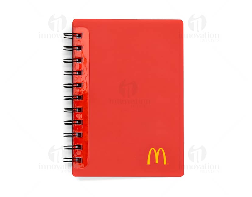 Kit com 6 porta copos de diferentes cores e estampas em formato quadrado.