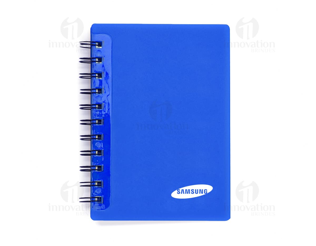 Kit com 6 porta copos de diferentes cores e estampas em formato quadrado. Kit com 6 porta copos de diferentes cores e estampas em formato quadrado.