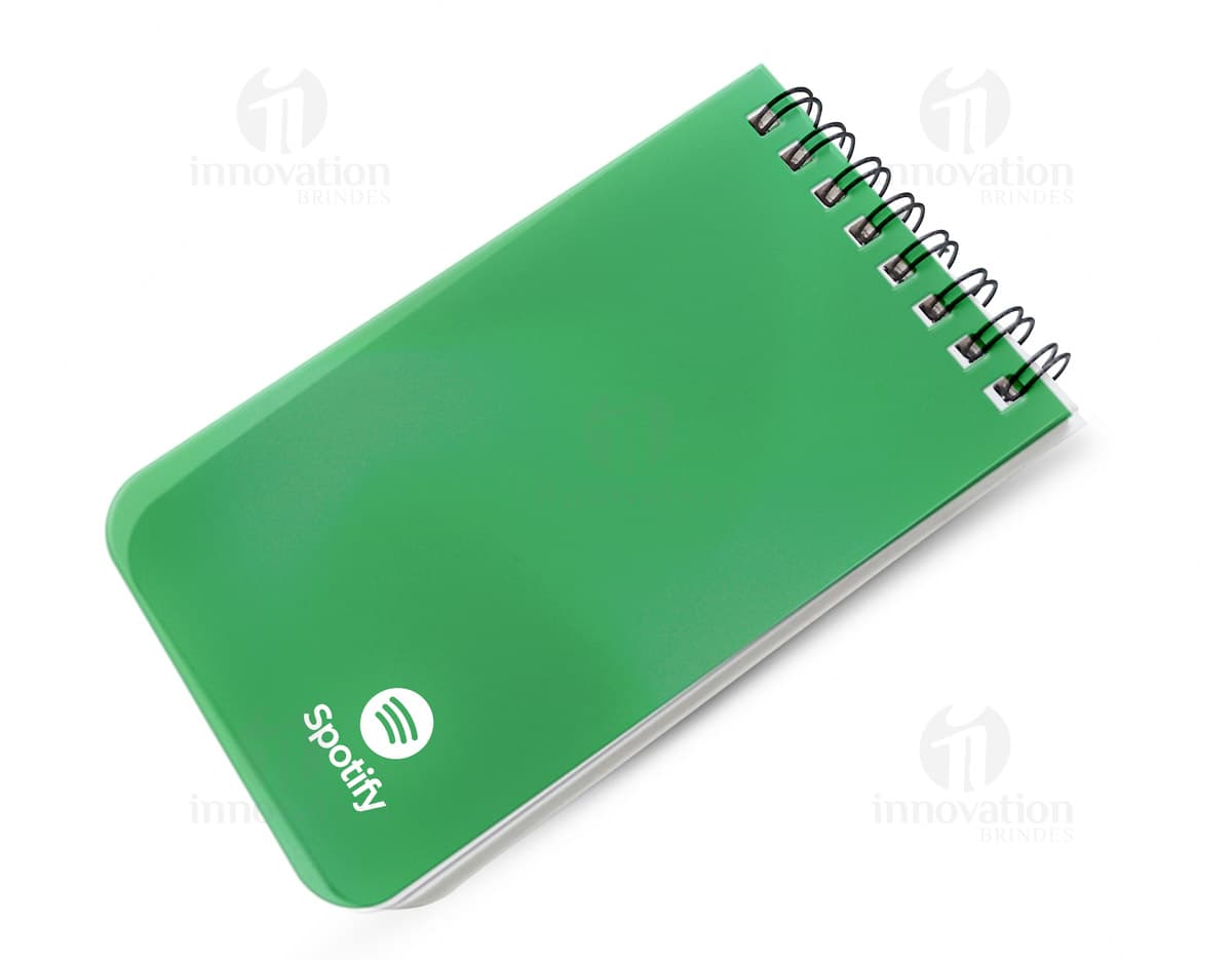 Kit com 6 porta copos metálicos em formato circular e colorido, cada um com uma estampa diferente de animais da floresta. Kit com 6 porta copos metálicos em formato circular e colorido, cada um com uma estampa diferente de animais da floresta.
