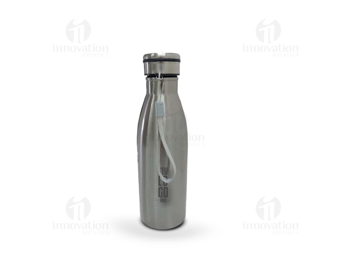 Garrafa de alumínio de 650ml na cor prata, com tampa rosqueável e design moderno. Garrafa de alumínio de 650ml na cor prata, com tampa rosqueável e design moderno.