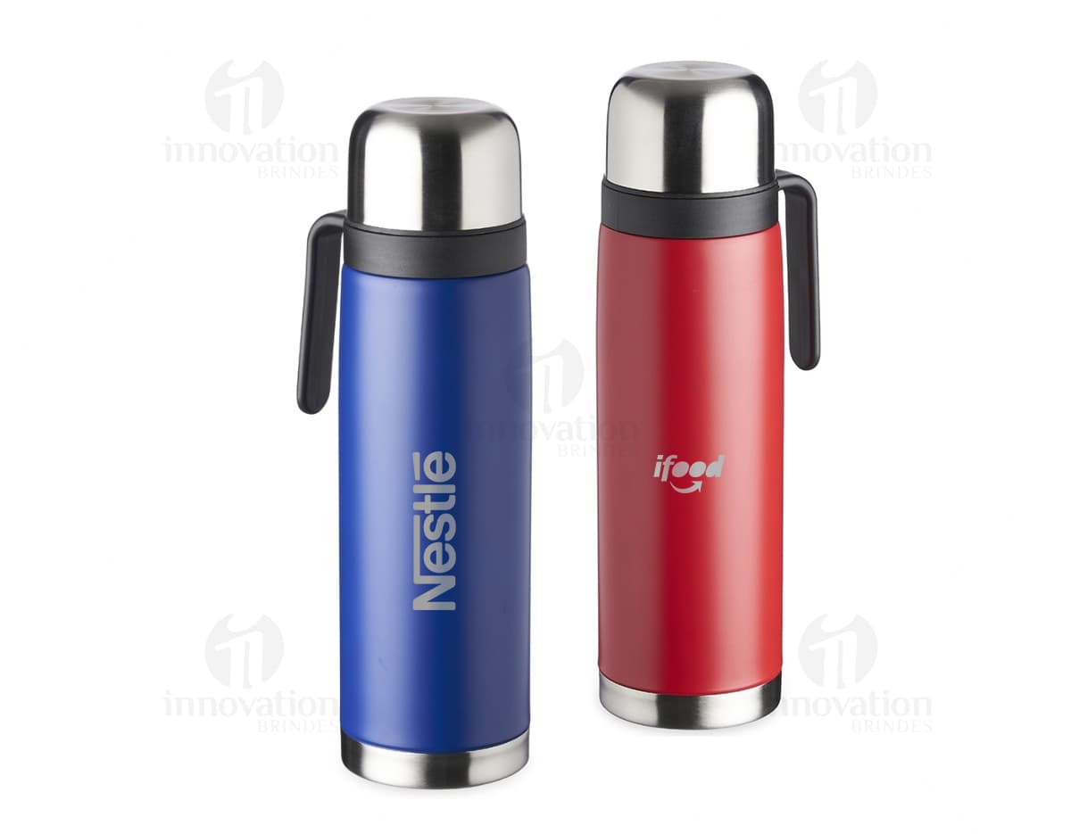 Garrafa Térmica Inox 1 Litro em destaque, possui design elegante e capacidade para 1 litro de líquido. Garrafa Térmica Inox 1 Litro em destaque, possui design elegante e capacidade para 1 litro de líquido.