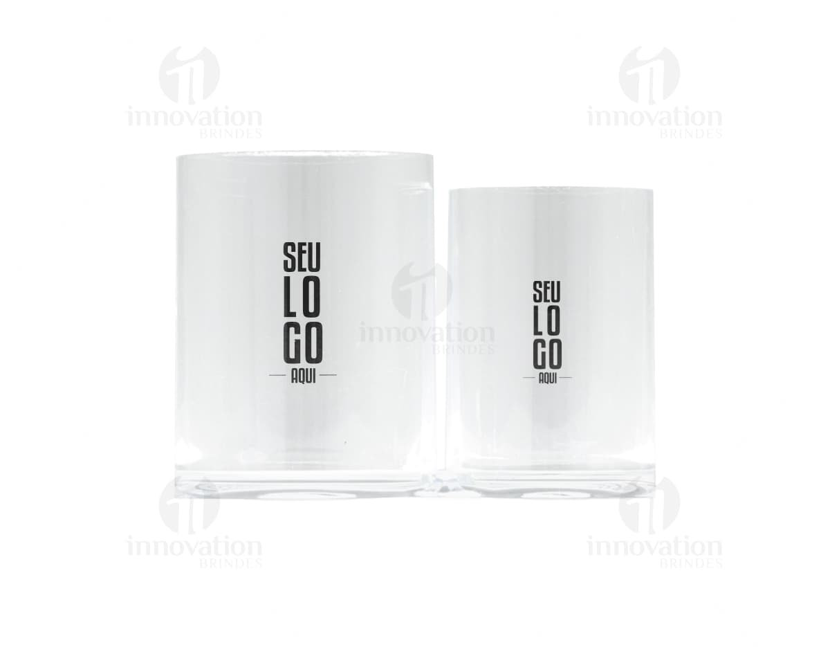 Kit com 6 porta copos em diferentes cores e estilos, feitos de material resistente. Kit com 6 porta copos em diferentes cores e estilos, feitos de material resistente.