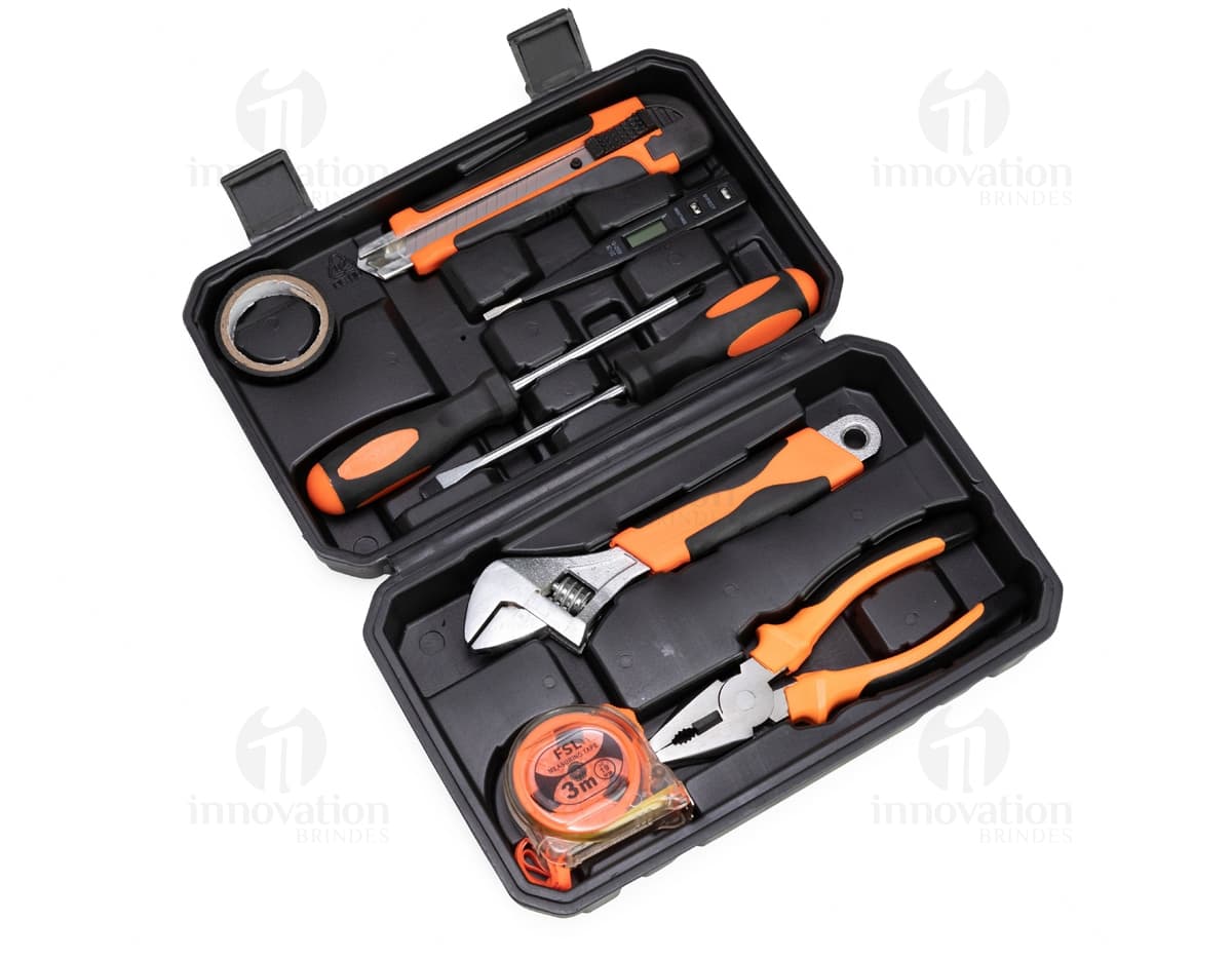 Kit com 6 porta copos em formato redondo, feitos de madeira e decorados com estampa de azulejo português em tons de azul e branco. Kit com 6 porta copos em formato redondo, feitos de madeira e decorados com estampa de azulejo português em tons de azul e branco.