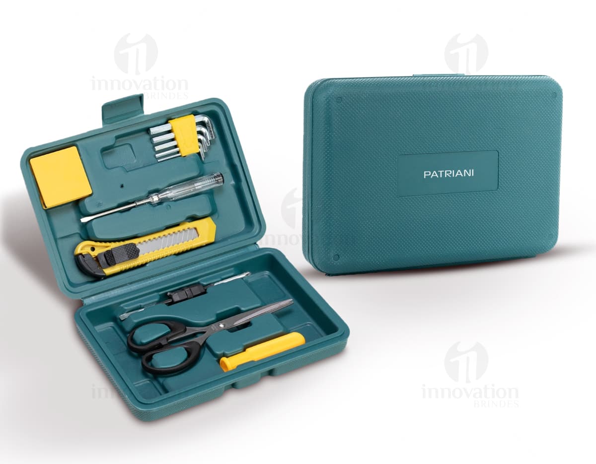 Kit Vinho Completo com 5 Acessórios em um fundo branco. Kit Vinho Completo com 5 Acessórios em um fundo branco.