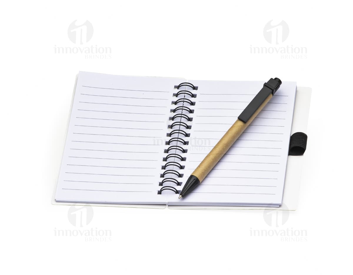 Kit para escritório contendo uma agenda, canetas, bloco de notas, clips e post-its. Kit para escritório contendo uma agenda, canetas, bloco de notas, clips e post-its.