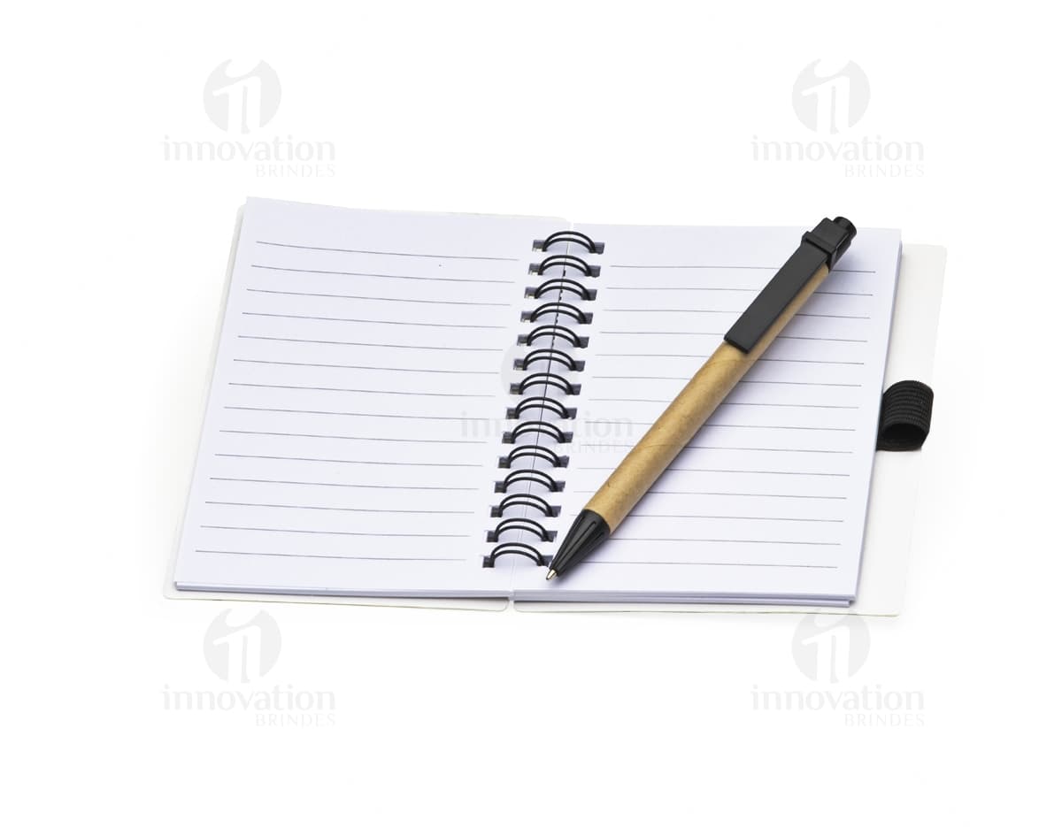 Bloco de anotações 14x8 em formato de notebook, com páginas em branco e envelope vazio. Objeto de escritório para deixar recados, lembretes e mensagens. espaço para escrever, design vintage e textura em papel. Bloco de anotações 14x8 em formato de notebook, com páginas em branco e envelope vazio. Objeto de escritório para deixar recados, lembretes e mensagens. espaço para escrever, design vintage e textura em papel.