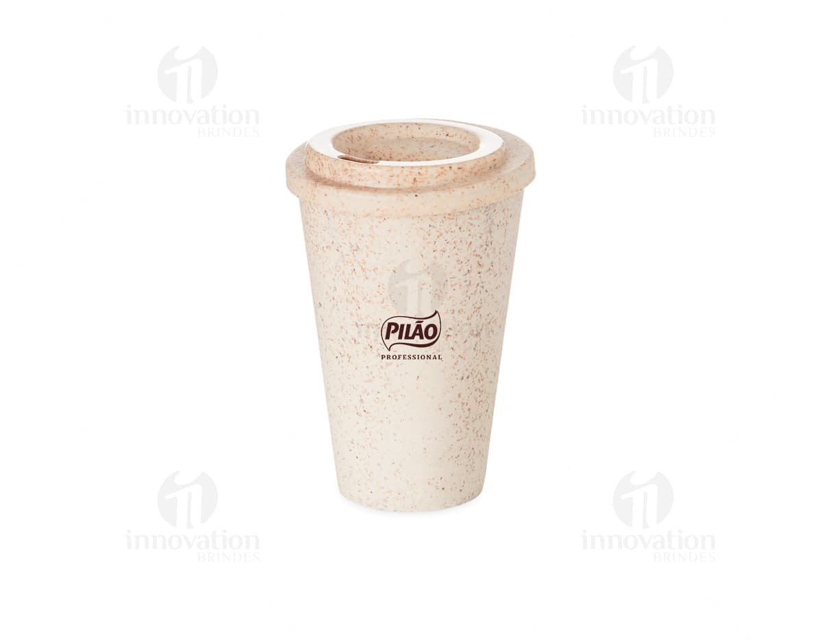 Copo térmico de 550ml em cor azul, feito de aço inoxidável com tampa de rosca e alça para transporte. Copo térmico de 550ml em cor azul, feito de aço inoxidável com tampa de rosca e alça para transporte.