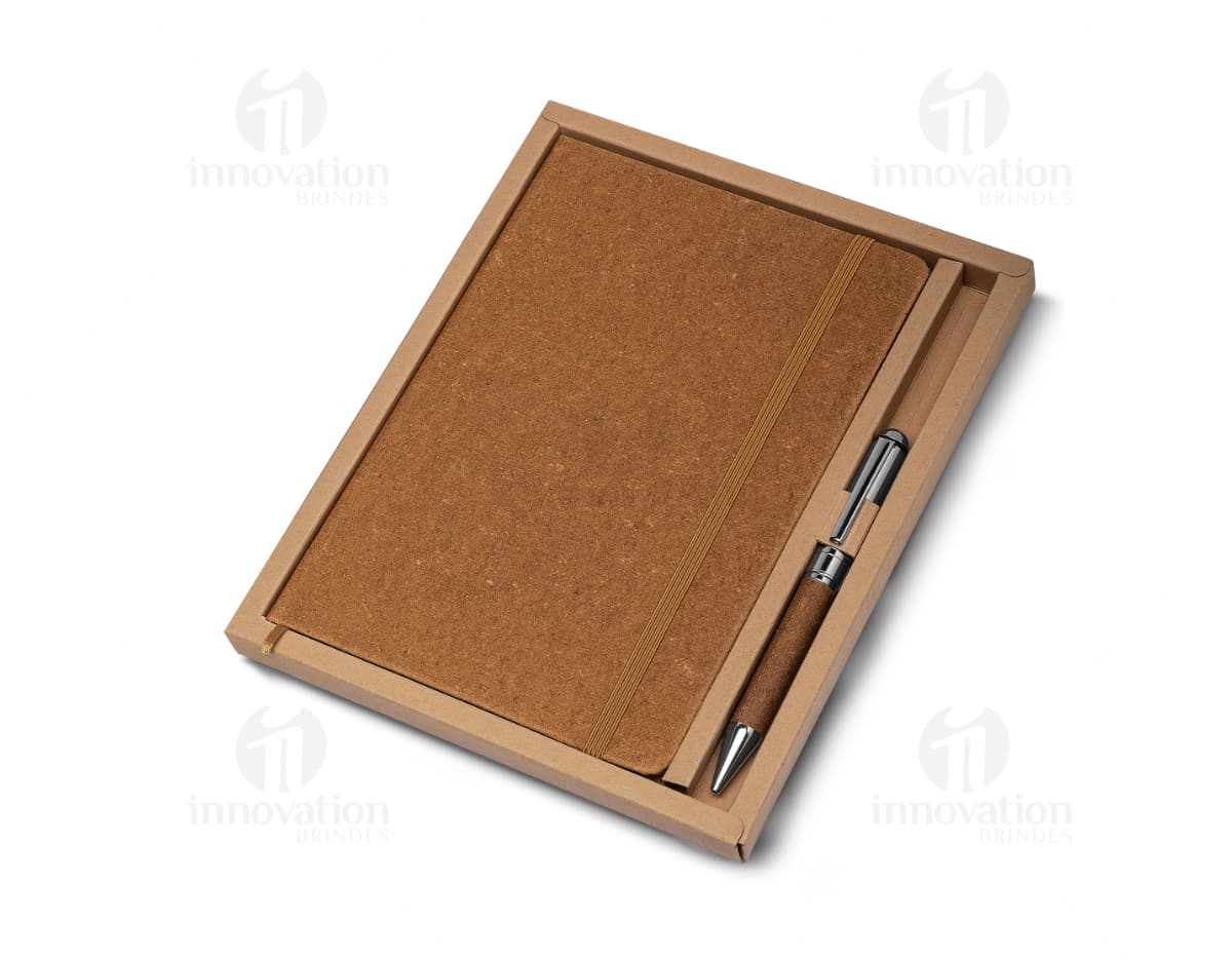 Kit com 6 porta copos em formato quadrado, com estampas coloridas de flores e folhas. Cada porta copo tem aproximadamente 10cm x 10cm. Kit com 6 porta copos em formato quadrado, com estampas coloridas de flores e folhas. Cada porta copo tem aproximadamente 10cm x 10cm.