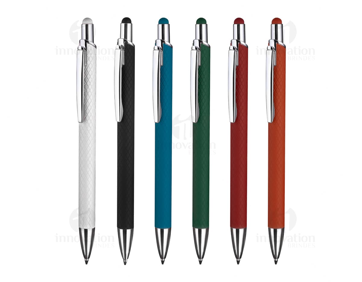 Caneta marca texto plástica de cor original em destaque sobre fundo branco. Caneta marca texto plástica de cor original em destaque sobre fundo branco.