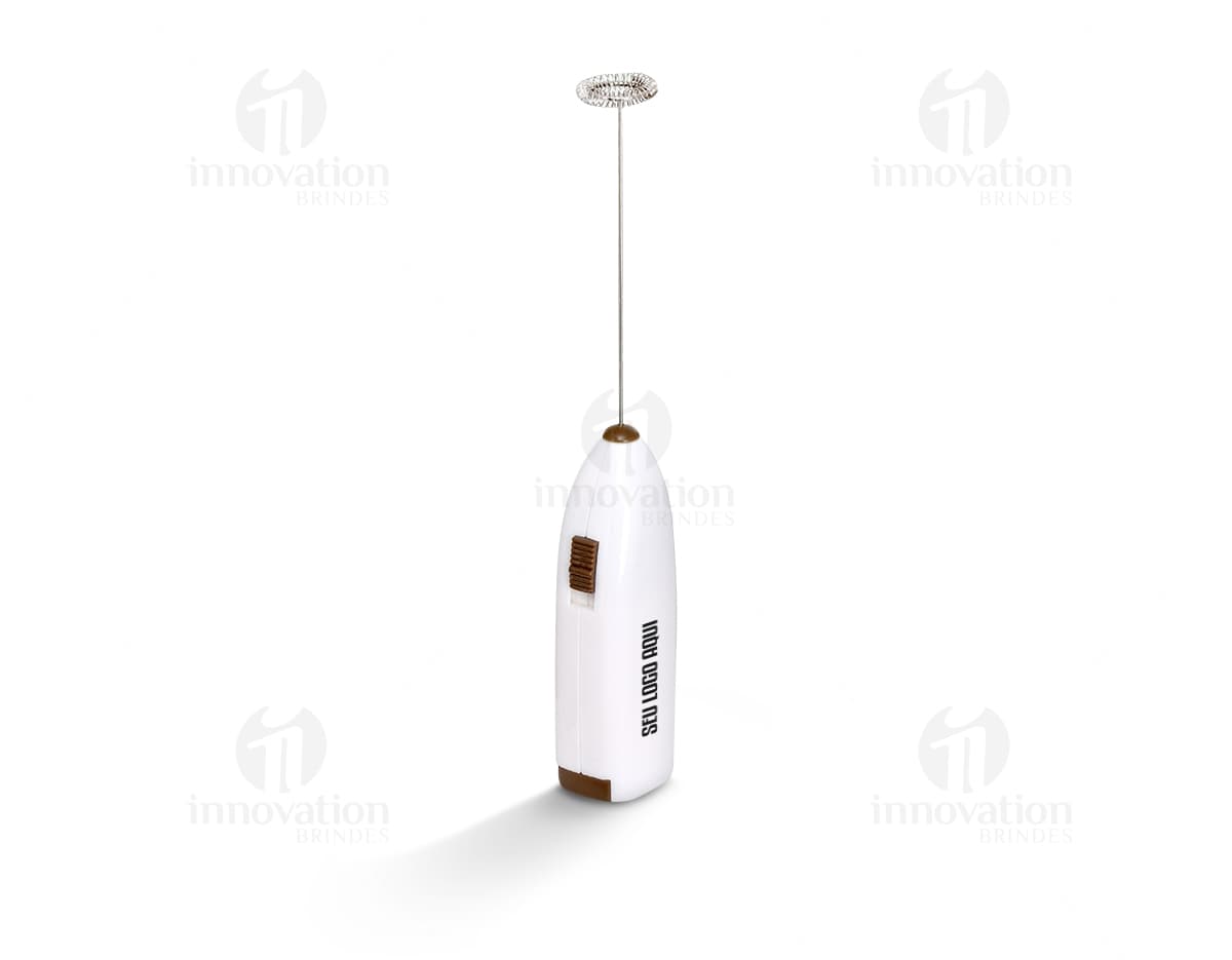 Misturador Elétrico Portátil em destaque sobre fundo branco. Misturador Elétrico Portátil em destaque sobre fundo branco.