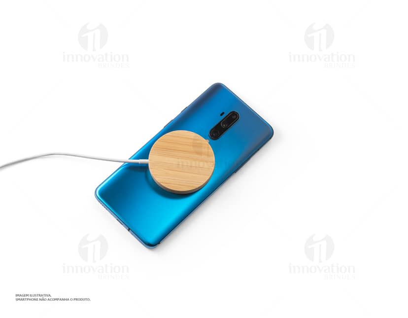 Carregador Portátil 15W - Mantenha seus dispositivos sempre carregados com praticidade e eficiência. Leve, compacto e potente, o carregador portátil 15W é o acessório ideal para quem está sempre em movimento. Com design moderno e tecnologia de ponta, garante recargas rápidas e seguras. Nunca mais fique sem bateria, tenha sempre em mãos o seu carregador portátil 15W. Ideal para uso pessoal, viagens e trabalho. Compre agora e tenha autonomia total!