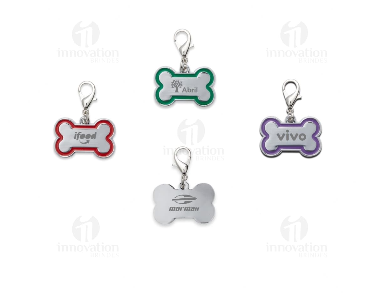 Kit com 6 porta copos em diferentes cores e estampas em um fundo branco. Kit com 6 porta copos em diferentes cores e estampas em um fundo branco.