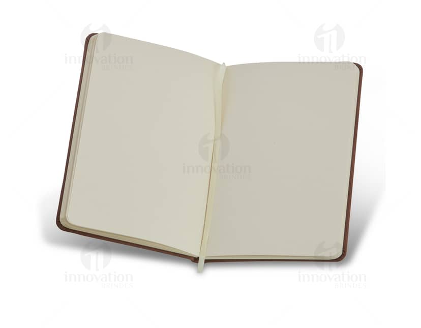 Conjunto costura em um estojo resistente.