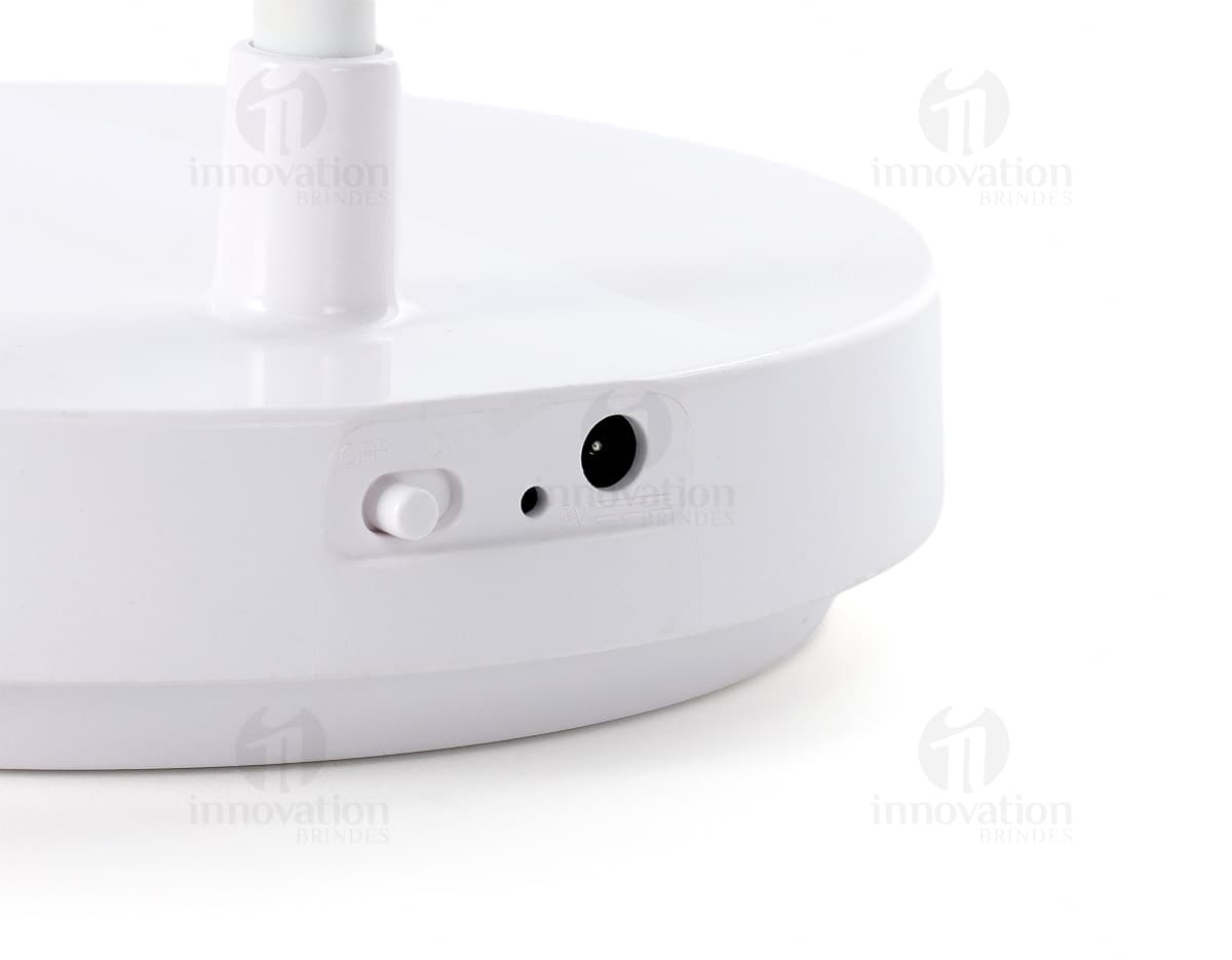 Kit com 6 porta copos decorativos em formato circular, cada um com estampa de desenhos coloridos e abstratos. Os porta copos possuem uma camada de cortiça na parte de baixo para evitar escorregões. Kit com 6 porta copos decorativos em formato circular, cada um com estampa de desenhos coloridos e abstratos. Os porta copos possuem uma camada de cortiça na parte de baixo para evitar escorregões.