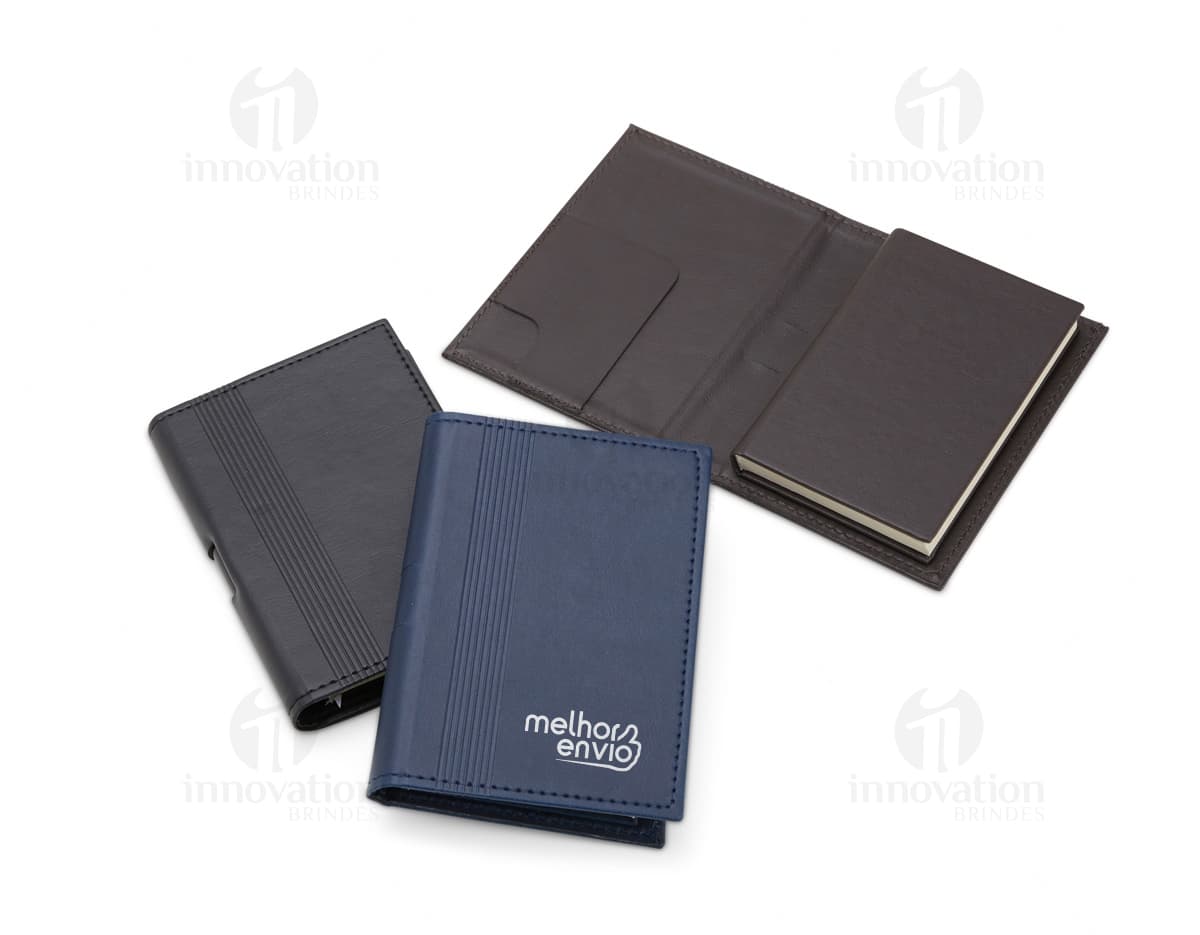 Kit com 6 porta copos em formato quadrado, feitos de material resistente e com estampas coloridas e variadas. Kit com 6 porta copos em formato quadrado, feitos de material resistente e com estampas coloridas e variadas.