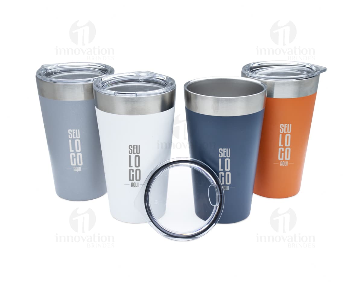 Kit com 6 porta copos de diferentes cores e estampas geométricas em formato quadrado. Kit com 6 porta copos de diferentes cores e estampas geométricas em formato quadrado.