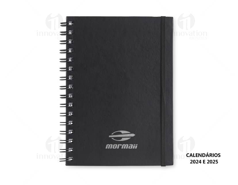 Kit com 6 porta copos em quatro cores diferentes: azul, verde, amarelo e vermelho. Os porta copos são redondos, feitos de silicone e possuem uma textura antiderrapante na parte de baixo. Cada porta copo tem um diâmetro de 10 cm.