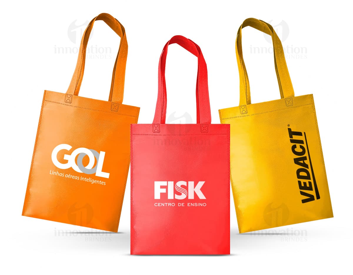 Kit com 6 porta copos em formato redondo e feitos de material resistente. Os porta copos possuem estampas coloridas e variadas, ideais para decorar e proteger superfícies de móveis. Kit com 6 porta copos em formato redondo e feitos de material resistente. Os porta copos possuem estampas coloridas e variadas, ideais para decorar e proteger superfícies de móveis.