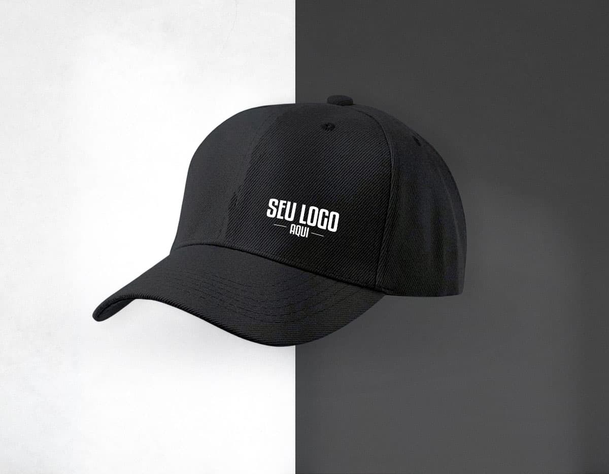 Kit com 6 porta copos em diferentes cores e estampas, dispostos de forma organizada em uma mesa de madeira. Kit com 6 porta copos em diferentes cores e estampas, dispostos de forma organizada em uma mesa de madeira.