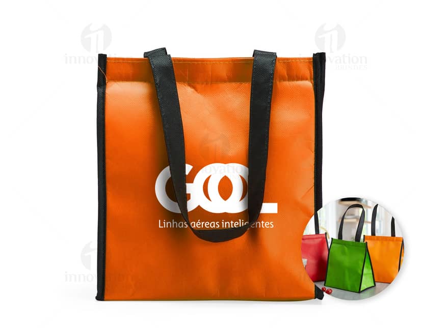 Kit com 6 porta copos em diferentes cores e estampas. Os porta copos possuem desenhos abstratos e são feitos de materiais resistentes.