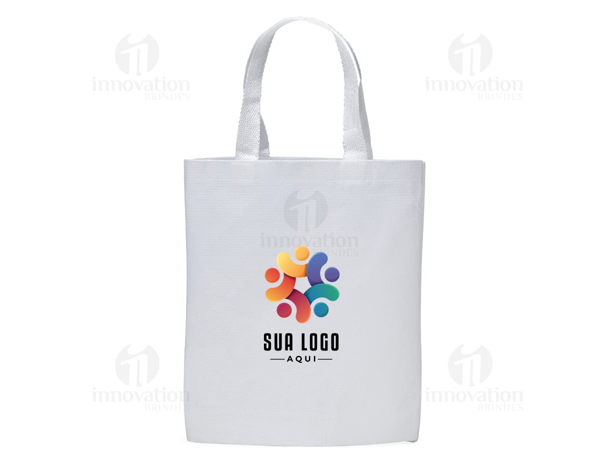 Sacola sublimática em lona PET marrom, com fecho de zíper, alças e detalhes em metal. Ideal para compras, presentes e proteção de objetos pessoais. Estilo moderno e elegante, com design detalhado e resistente. Sacola sublimática em lona PET marrom, com fecho de zíper, alças e detalhes em metal. Ideal para compras, presentes e proteção de objetos pessoais. Estilo moderno e elegante, com design detalhado e resistente.