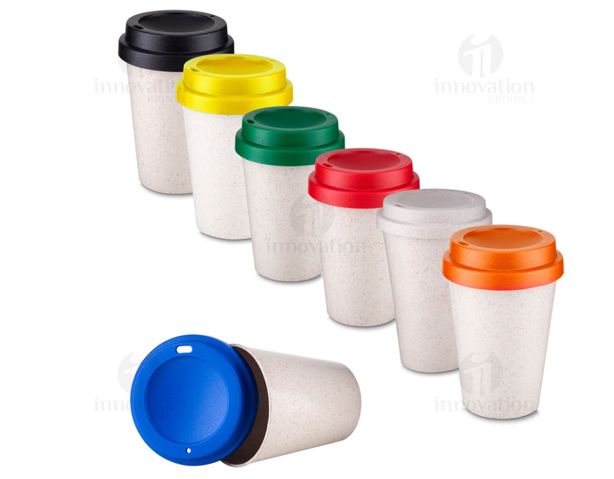 Kit com 6 porta copos em tons de azul e branco, feitos de cerâmica com desenhos geométricos. Kit com 6 porta copos em tons de azul e branco, feitos de cerâmica com desenhos geométricos.