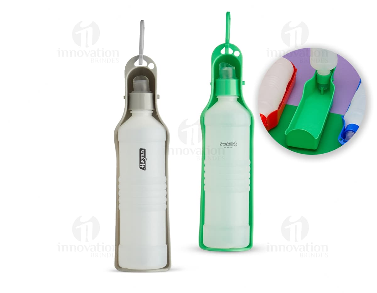 Kit com 6 porta copos em formato redondo, feitos de material resistente e com estampas coloridas de frutas. Kit com 6 porta copos em formato redondo, feitos de material resistente e com estampas coloridas de frutas.