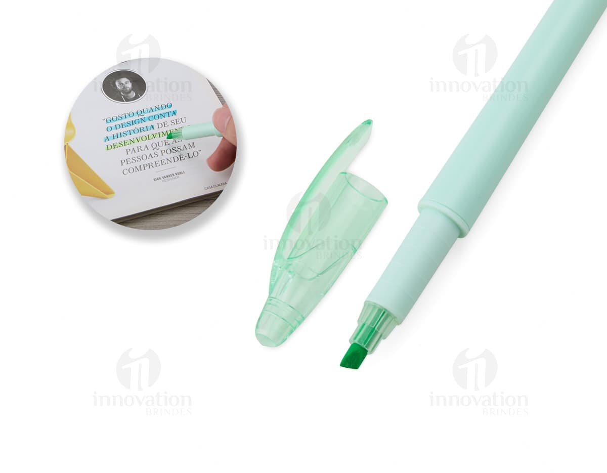 Kit com 6 porta copos em tons de azul e branco, com estampas de flores e folhas. Kit com 6 porta copos em tons de azul e branco, com estampas de flores e folhas.