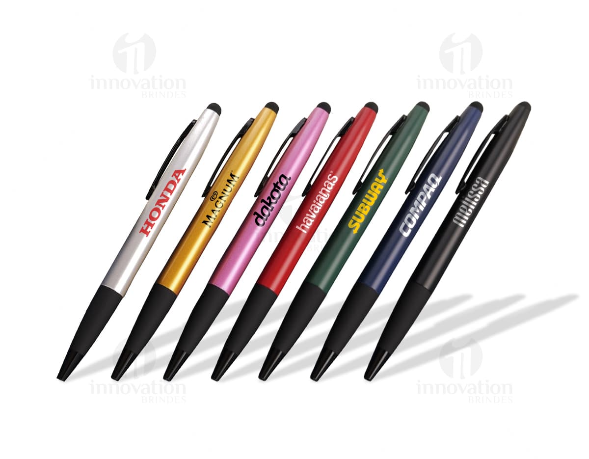Kit com 6 porta copos em formato quadrado, feitos de material resistente e com estampas coloridas de frutas. Cada porta copo possui uma base antiderrapante. Kit com 6 porta copos em formato quadrado, feitos de material resistente e com estampas coloridas de frutas. Cada porta copo possui uma base antiderrapante.