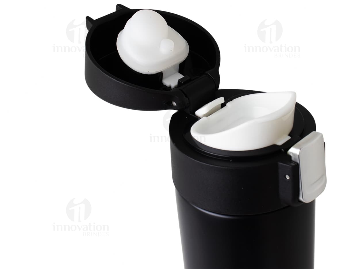 Kit com 6 porta copos em formato quadrado, confeccionados em material de madeira com estampas coloridas de folhas tropicais. Kit com 6 porta copos em formato quadrado, confeccionados em material de madeira com estampas coloridas de folhas tropicais.