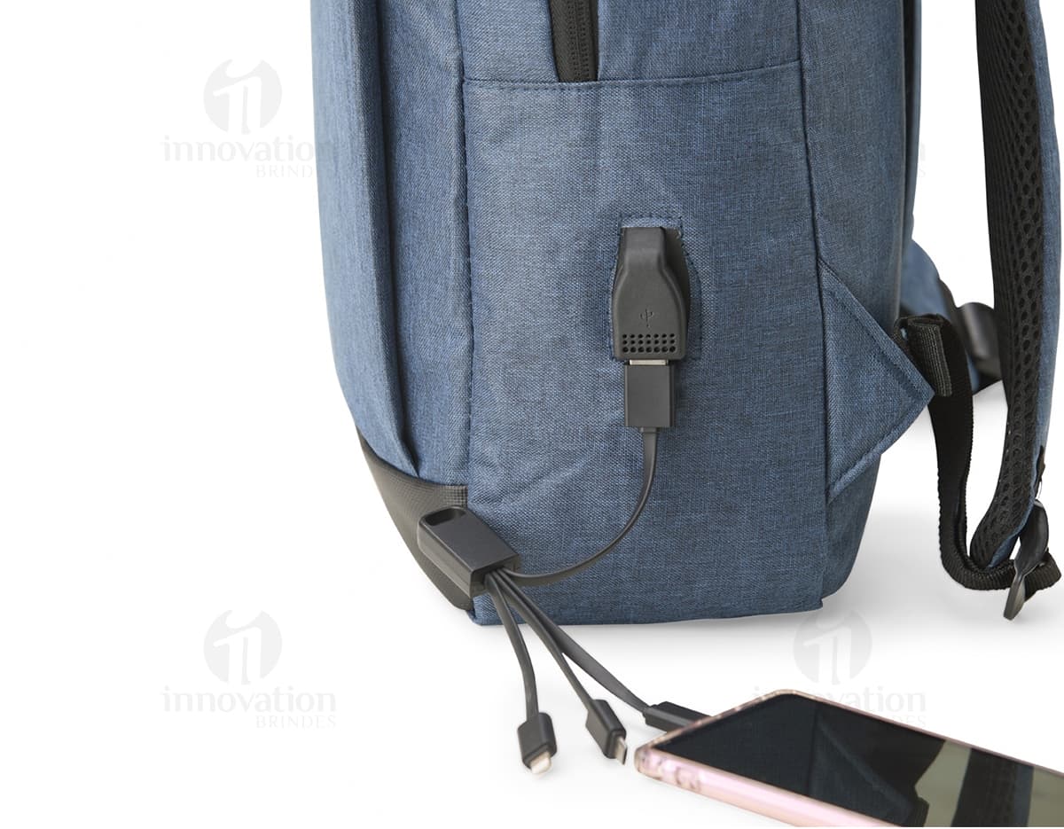 Kit com 6 porta copos em formato quadrado, feitos de madeira com estampas variadas em tons de azul e verde. Kit com 6 porta copos em formato quadrado, feitos de madeira com estampas variadas em tons de azul e verde.