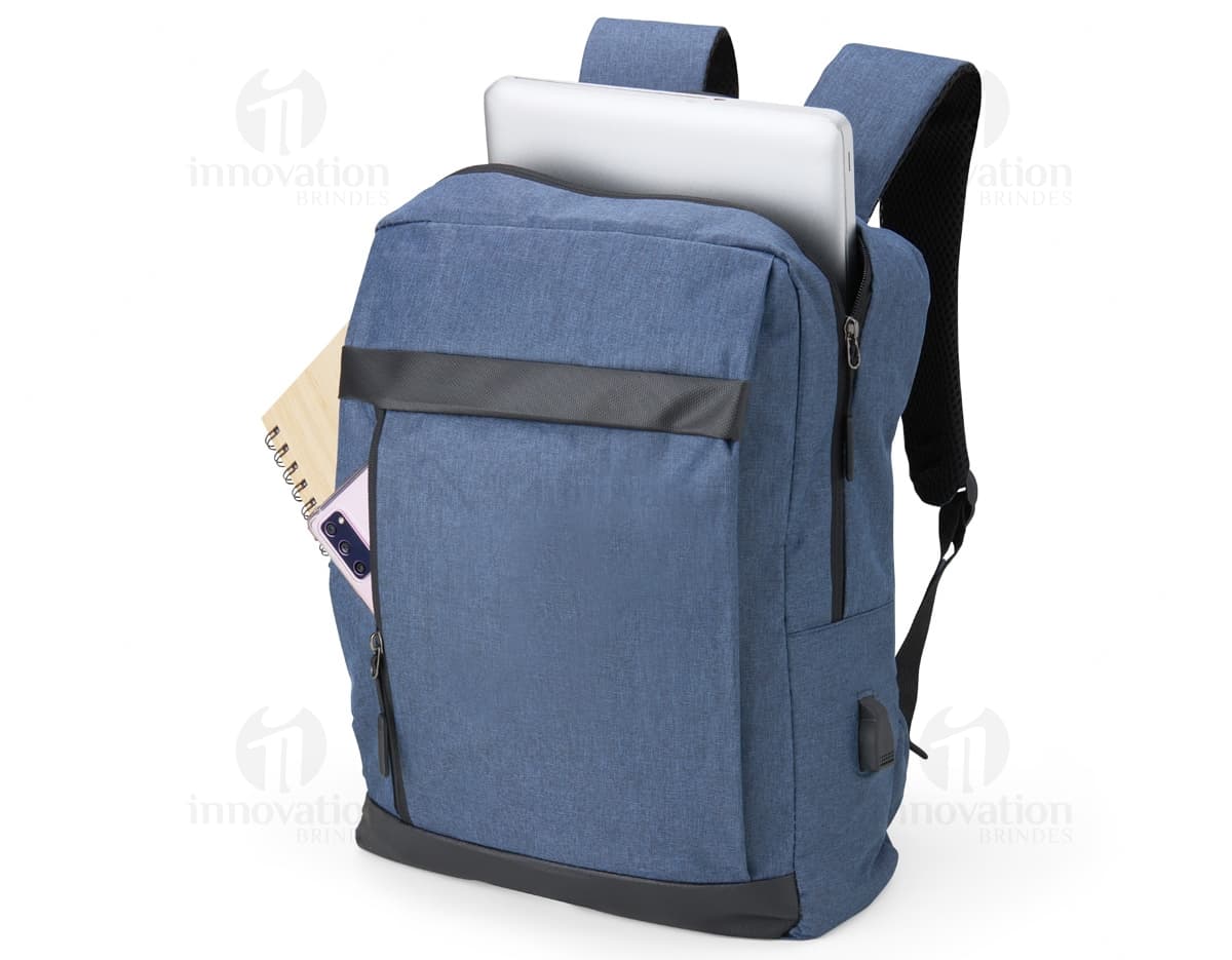 Kit com 6 porta copos em formato quadrado, feitos de madeira com estampas variadas em tons de azul e verde. Kit com 6 porta copos em formato quadrado, feitos de madeira com estampas variadas em tons de azul e verde.