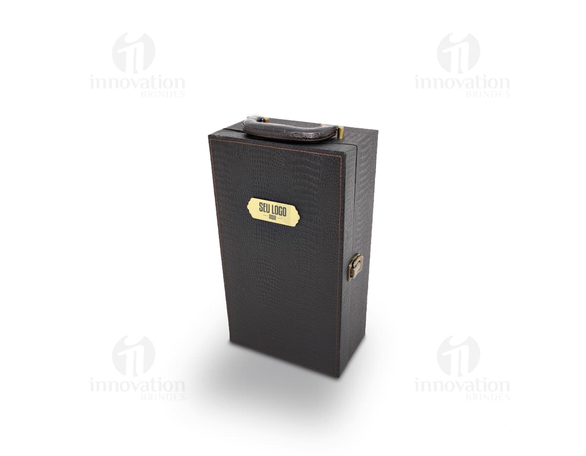 Kit vinho 4 peças em caixa de couro moderna para armazenamento seguro. Ideal para negócios e viagens, inclui speaker portátil. Acessório essencial! Kit vinho 4 peças em caixa de couro moderna para armazenamento seguro. Ideal para negócios e viagens, inclui speaker portátil. Acessório essencial!