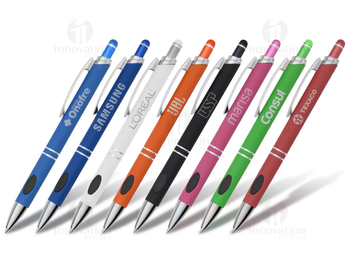 Kit com 6 porta copos em diferentes cores e estampas em um fundo branco. Kit com 6 porta copos em diferentes cores e estampas em um fundo branco.