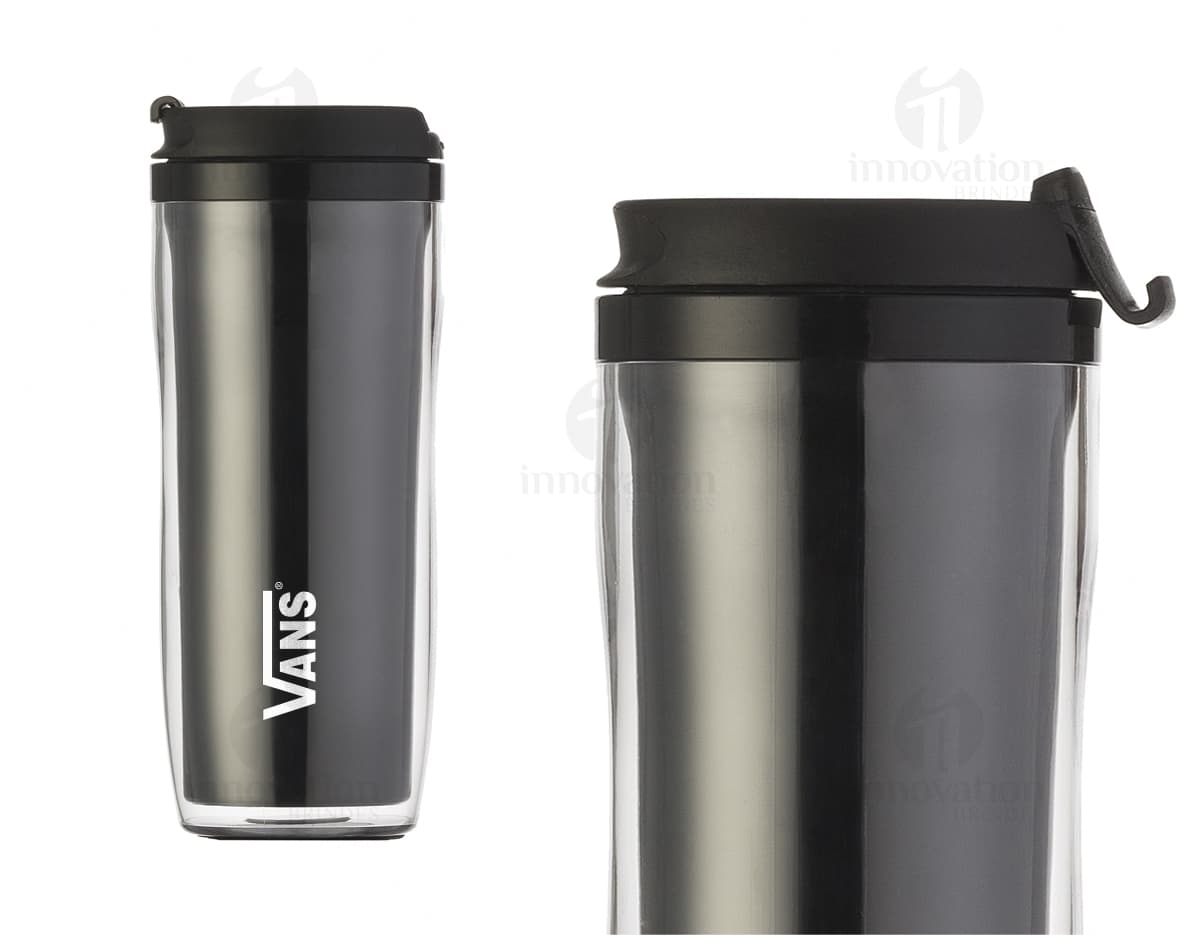 Container de plástico preto com tampa de metal brilhante, vazio e limpo, utilizado para armazenar líquidos. Container de plástico preto com tampa de metal brilhante, vazio e limpo, utilizado para armazenar líquidos.