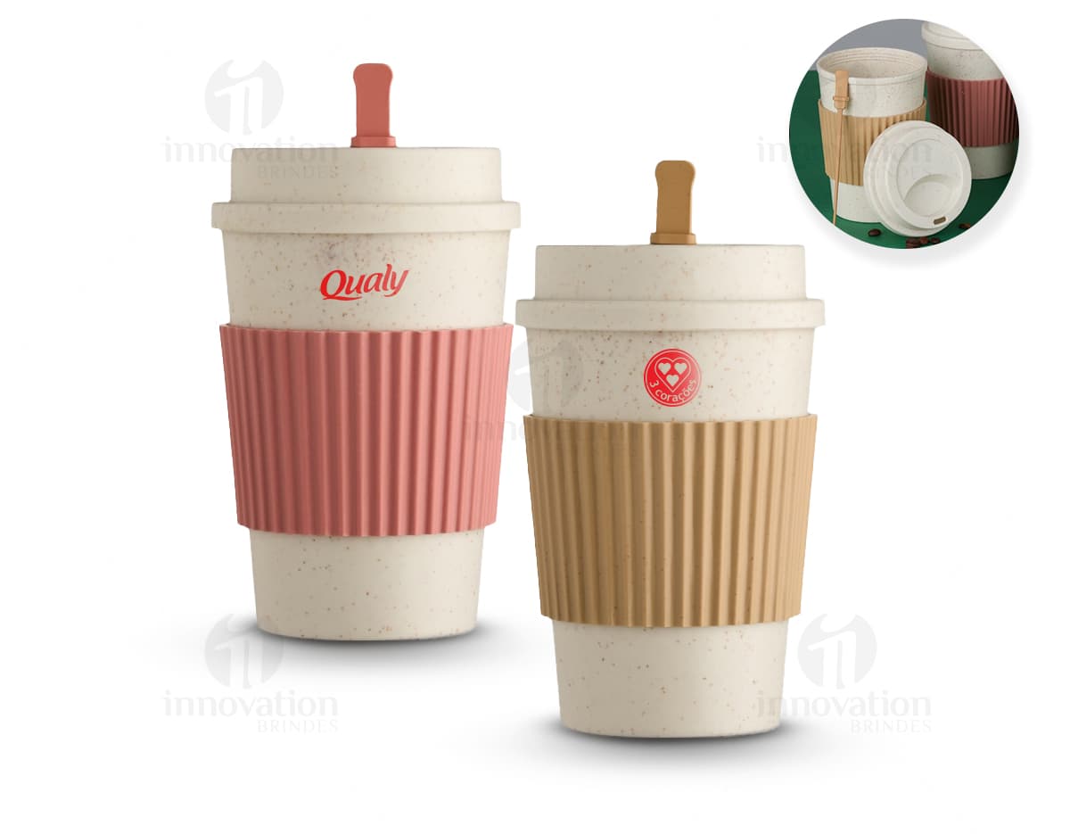 Kit com 6 porta copos em formato quadrado, feitos de material resistente e com estampas coloridas de frutas tropicais. Kit com 6 porta copos em formato quadrado, feitos de material resistente e com estampas coloridas de frutas tropicais.