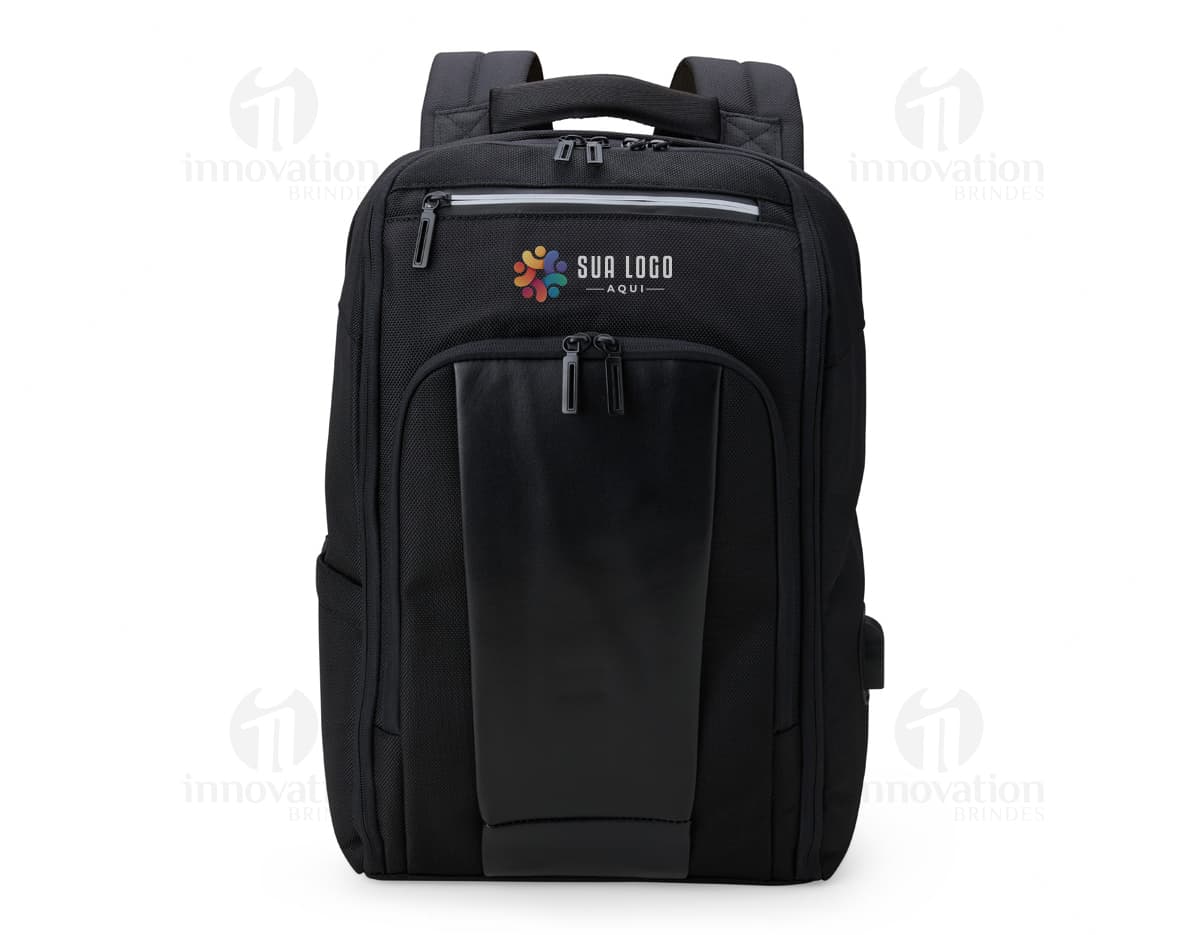 Mochila prática para notebook de Nylon. Azul escuro, com compartimento acolchoado e alças ajustáveis. Ideal para transporte seguro de dispositivos eletrônicos. Mochila prática para notebook de Nylon. Azul escuro, com compartimento acolchoado e alças ajustáveis. Ideal para transporte seguro de dispositivos eletrônicos.