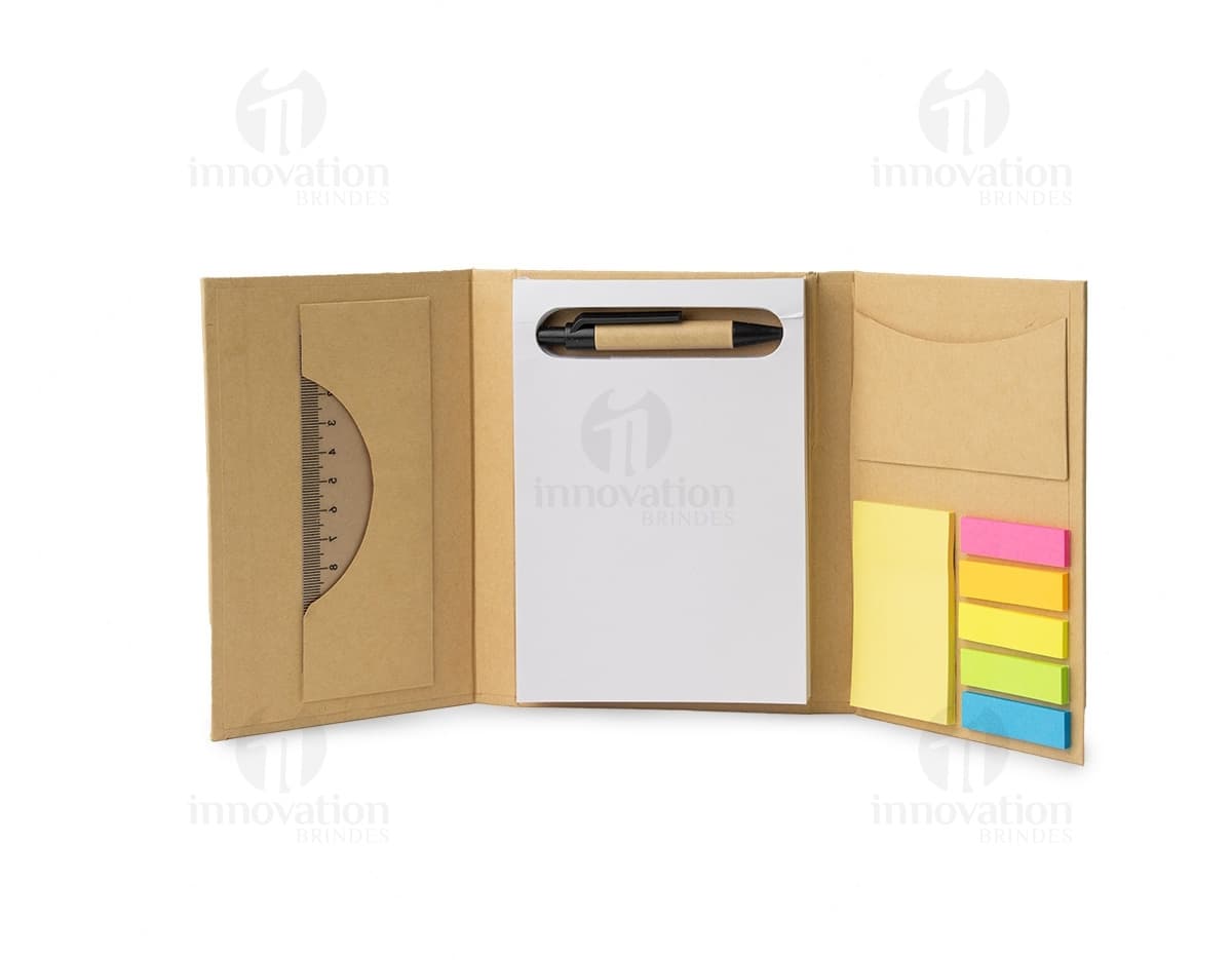 Conjunto de seis porta copos em formato quadrado, feitos de madeira e revestidos com estampas coloridas e divertidas. Cada porta copo possui uma ilustração diferente, incluindo desenhos de animais, frutas e padrões abstratos. Perfeito para proteger mesas e superfícies de manchas de líquidos. Conjunto de seis porta copos em formato quadrado, feitos de madeira e revestidos com estampas coloridas e divertidas. Cada porta copo possui uma ilustração diferente, incluindo desenhos de animais, frutas e padrões abstratos. Perfeito para proteger mesas e superfícies de manchas de líquidos.