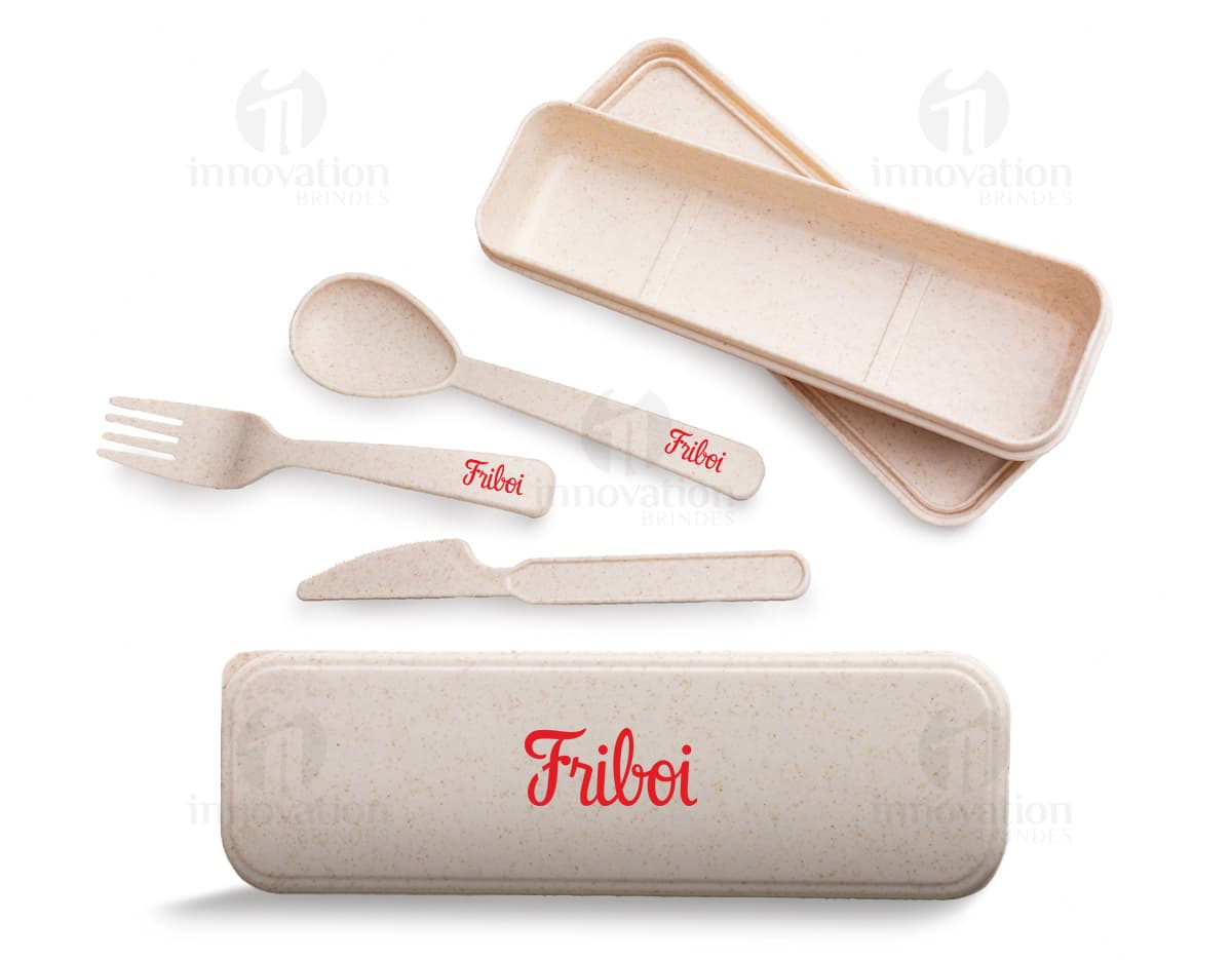 Kit com 6 porta copos em formato quadrado e cores variadas. Cada porta copo contém uma estampa de paisagem diferente. Kit com 6 porta copos em formato quadrado e cores variadas. Cada porta copo contém uma estampa de paisagem diferente.