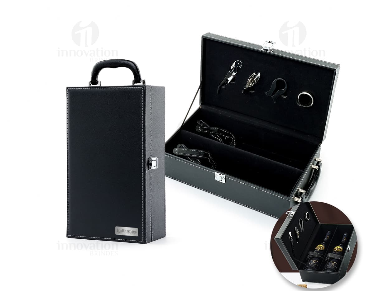 Kit com 6 porta copos em diferentes cores e estampas sobre uma mesa de madeira. Kit com 6 porta copos em diferentes cores e estampas sobre uma mesa de madeira.