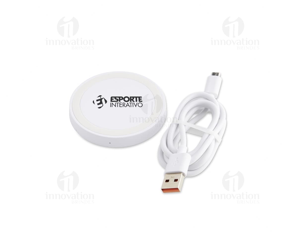 Bateria portátil e carregador com capacidade de 4000mAh, ideal para carregar dispositivos eletrônicos em movimento. Bateria portátil e carregador com capacidade de 4000mAh, ideal para carregar dispositivos eletrônicos em movimento.