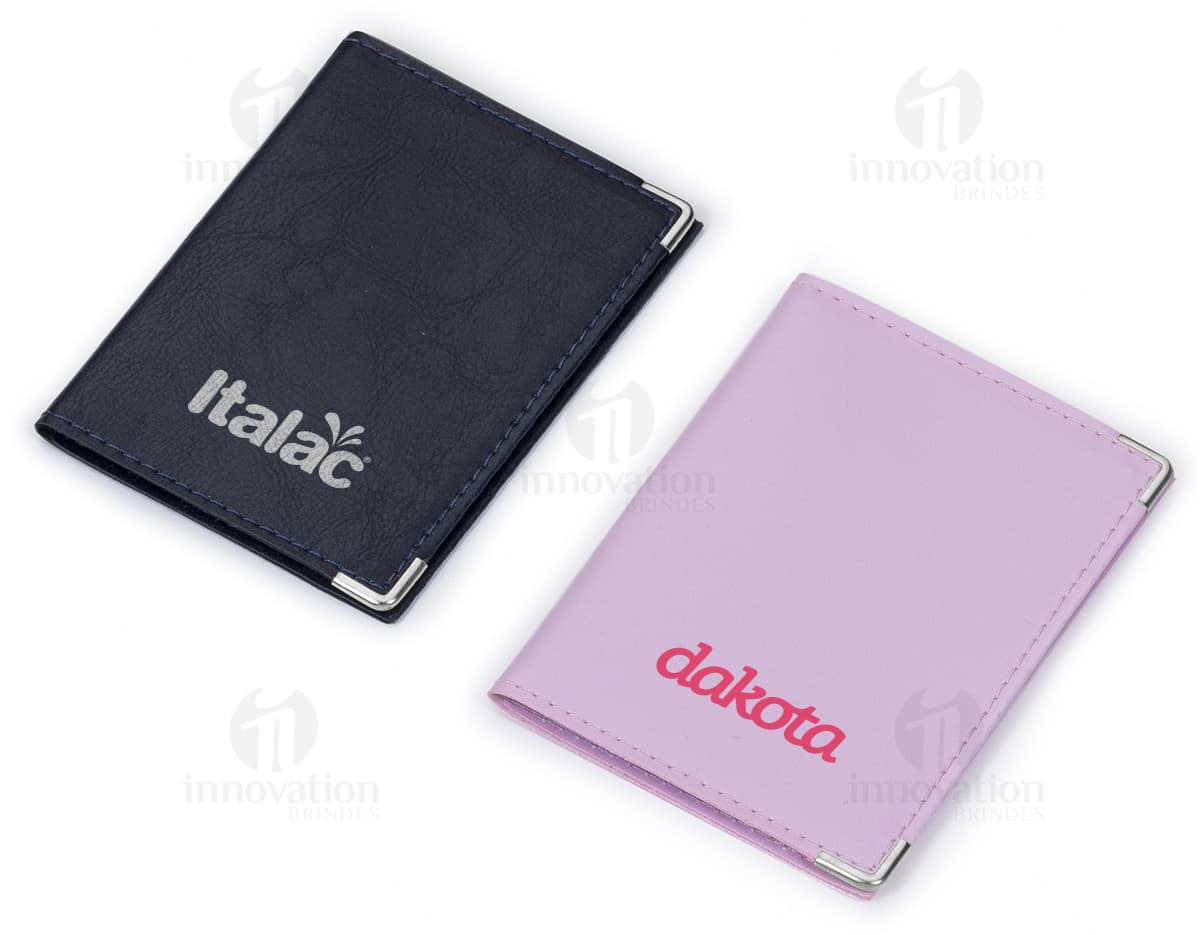 Kit com 6 porta copos em diferentes cores e estampas, feitos de material resistente e antiderrapante. Kit com 6 porta copos em diferentes cores e estampas, feitos de material resistente e antiderrapante.