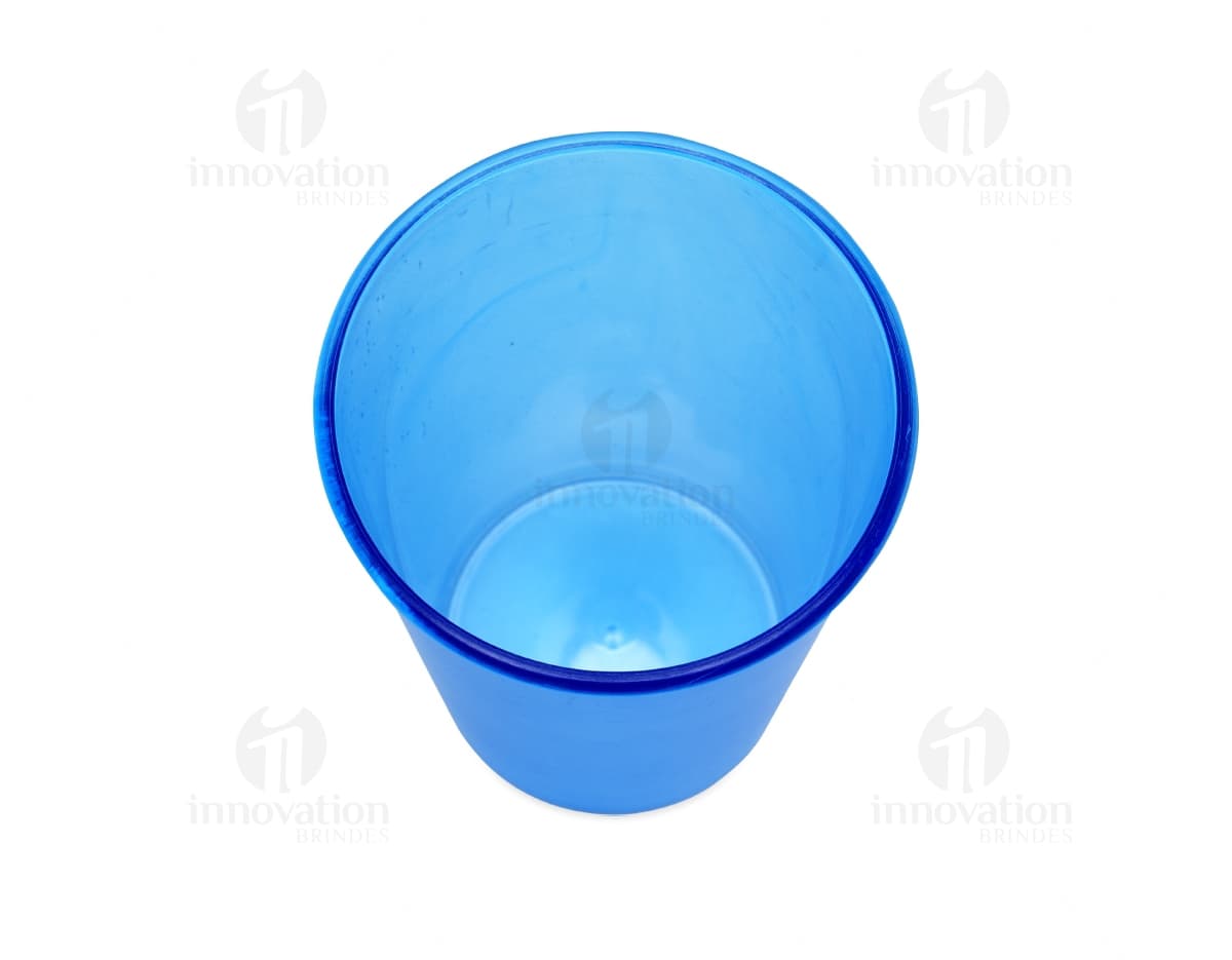 Kit com 6 porta copos em formato circular, feitos de cerâmica branca com estampas coloridas de frutas. Kit com 6 porta copos em formato circular, feitos de cerâmica branca com estampas coloridas de frutas.
