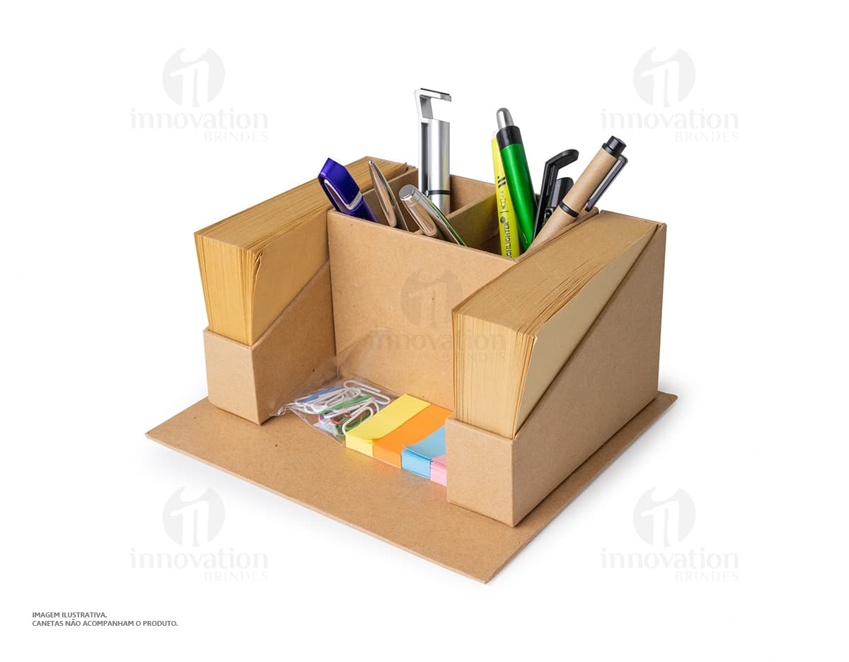 Chaveiro de metal com detalhe emborrachado em formato de coração. Chaveiro de metal com detalhe emborrachado em formato de coração.