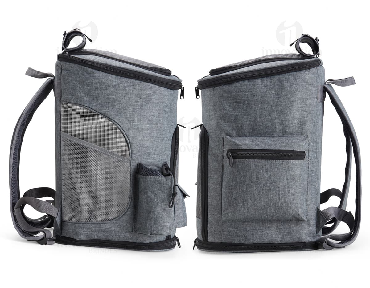 Sacola mochila feita em material 210D com elementos refletores para aumentar a visibilidade. Sacola mochila feita em material 210D com elementos refletores para aumentar a visibilidade.