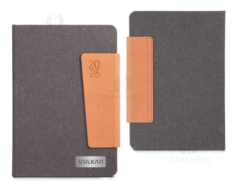Kit com 6 porta copos em cores variadas, feitos de silicone resistente. Cada porta copo possui um design moderno e antiderrapante.